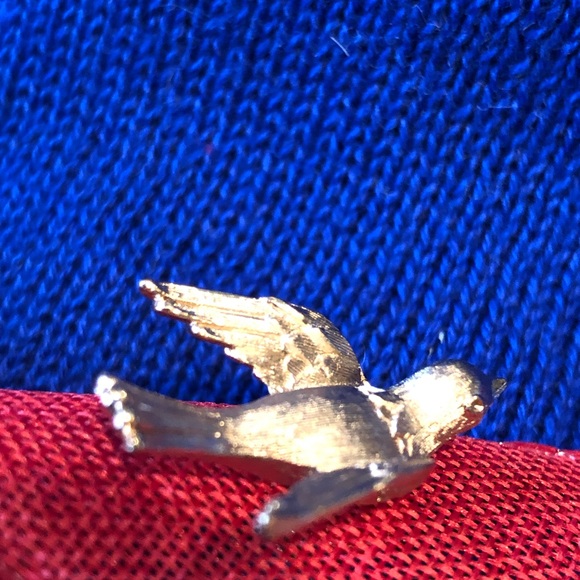 AVON vintage 1976 Gilded Bird Pin - Picture 3 of 11